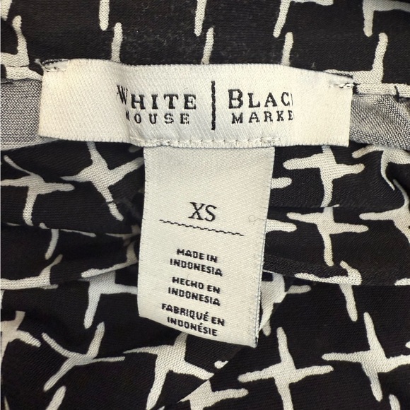 White House Black Market WHBM Women's Black & White Sleeveless Blouse Size XS - Picture 7 of 9